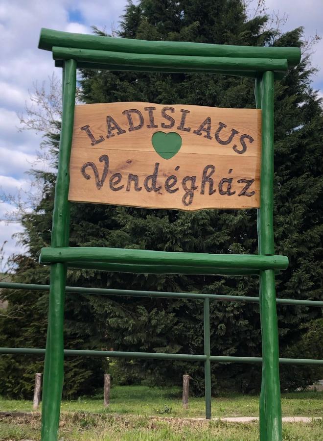 Ladislaus Schnaps-Haus Falusi Vendeghaz Csolnok エクステリア 写真